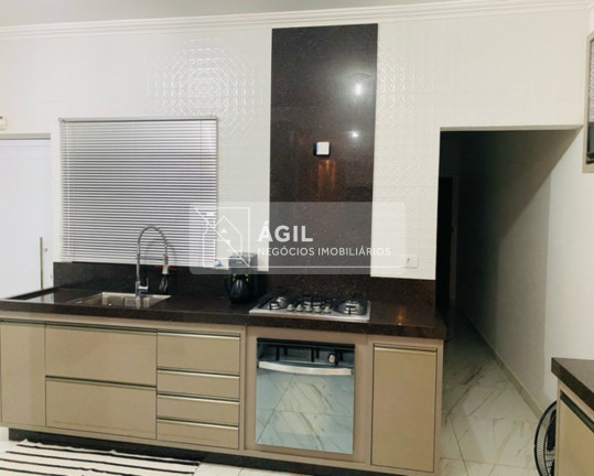 Sobrado com 2 Quartos à Venda, 175 m² em Parque Santo Antônio - Jacareí