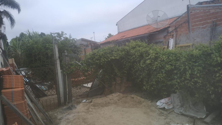 Casa com 2 Quartos à Venda, 250 m² em Conjunto Residencial Araretama - Pindamonhangaba