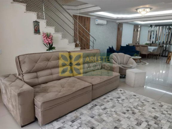 Imagem Sobrado com 3 Quartos à Venda, 191 m² em Balneário Perequê - Porto Belo Imagem Sobrado com 3 Quartos à Venda, 191 m² em Balneário Perequê - Porto Belo
