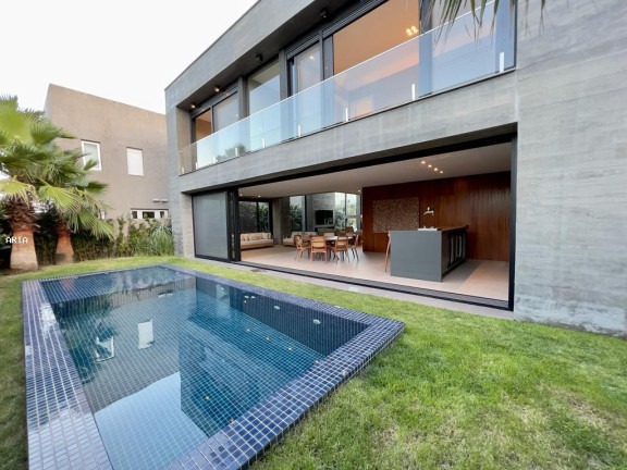 Imagem Casa com 5 Quartos à Venda, 430 m² em Centro - Xangri-lá Imagem Casa com 5 Quartos à Venda, 430 m² em Centro - Xangri-lá