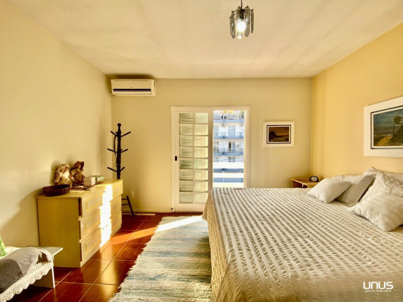 Imagem Casa com 5 Quartos à Venda, 420 m² em Coqueiros - Florianópolis
