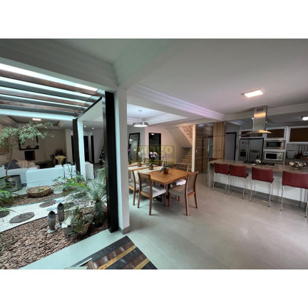 Imagem Casa com 3 Quartos à Venda, 380 m² em Ariribá - Balneário Camboriú