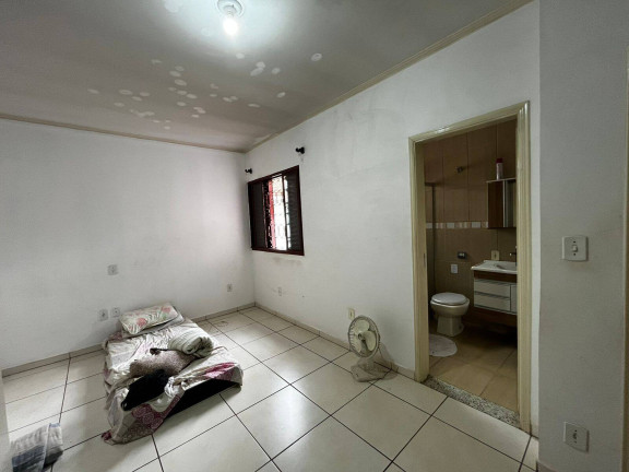 Imagem Casa com 4 Quartos à Venda, 242 m² em Centro - Botucatu