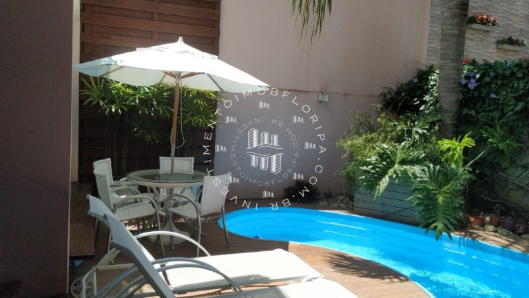 Sobrado com 4 Quartos à Venda, 345 m² em João Paulo - Florianópolis