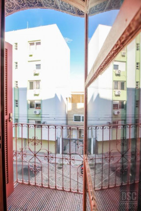 Imagem Casa com 5 Quartos à Venda, 220 m² em Centro Histórico - Porto Alegre Imagem Casa com 5 Quartos à Venda, 220 m² em Centro Histórico - Porto Alegre