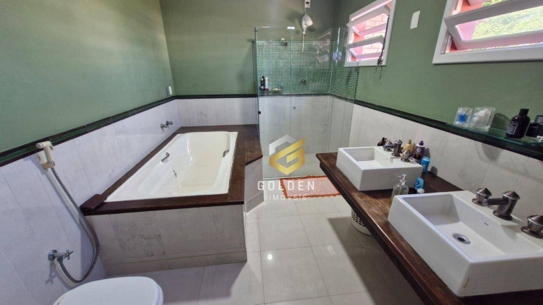 Imagem Casa com 3 Quartos à Venda, 270 m² em Centro - Tijucas Imagem Casa com 3 Quartos à Venda, 270 m² em Centro - Tijucas