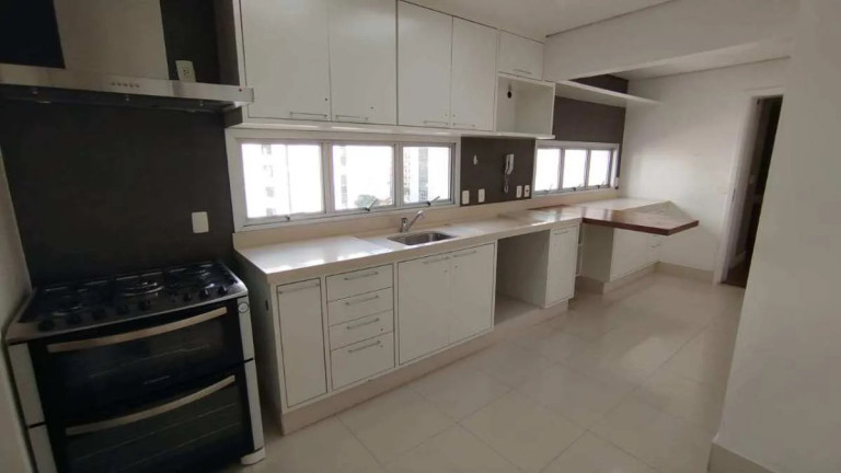 Imagem Apartamento com 2 Quartos para Alugar, 163 m²