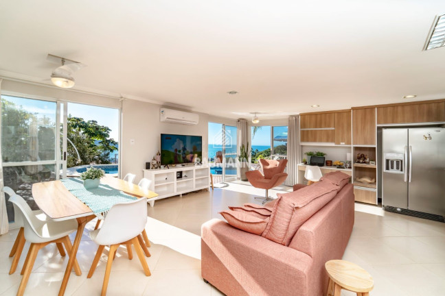 Imagem Casa com 7 Quartos à Venda, 408 m² em Centro - Bombinhas Imagem Casa com 7 Quartos à Venda, 408 m² em Centro - Bombinhas