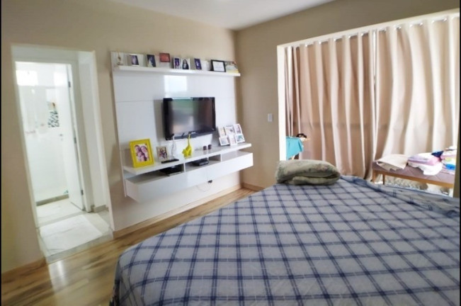 Imagem Casa com 4 Quartos à Venda, 340 m²