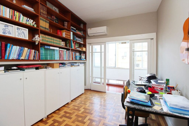 Imagem Apartamento com 3 Quartos à Venda, 140 m² em Centro Histórico - Porto Alegre Imagem Apartamento com 3 Quartos à Venda, 140 m² em Centro Histórico - Porto Alegre