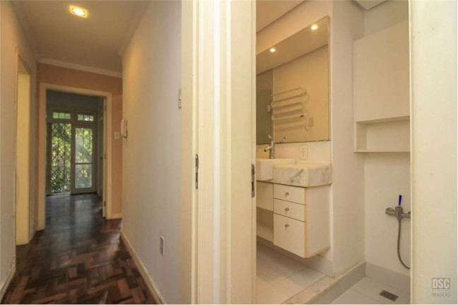 Imagem Imóvel com 2 Quartos à Venda, em Moinhos De Vento - Porto Alegre Imagem Imóvel com 2 Quartos à Venda, em Moinhos De Vento - Porto Alegre