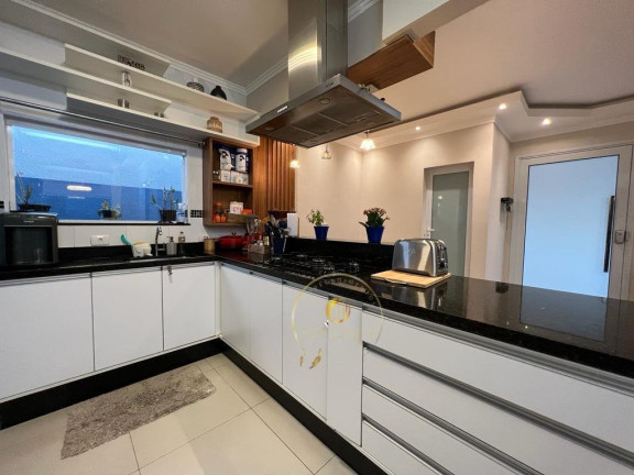 Imagem Casa com 3 Quartos à Venda, 300 m² em Mogi Das Cruzes Imagem Casa com 3 Quartos à Venda, 300 m² em Mogi Das Cruzes