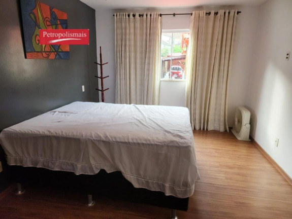 Imagem Casa com 3 Quartos à Venda, em Centro - Petrópolis Imagem Casa com 3 Quartos à Venda, em Centro - Petrópolis