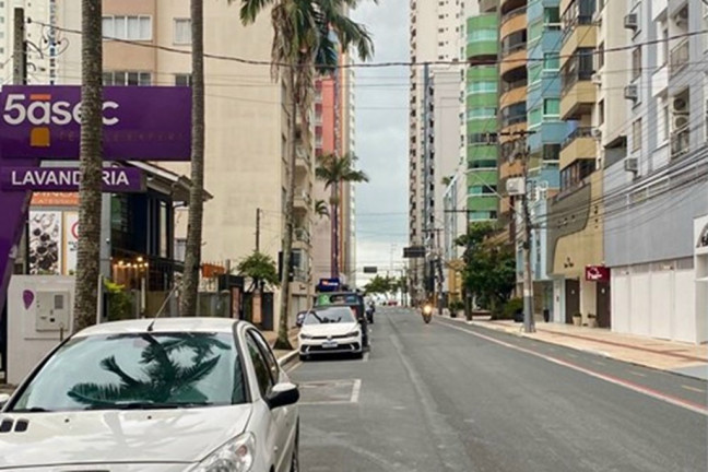 Imagem Imóvel com 1 Quarto à Venda, 36 m² em Centro - Balneário Camboriú Imagem Imóvel com 1 Quarto à Venda, 36 m² em Centro - Balneário Camboriú