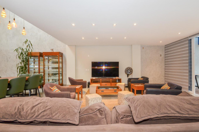 Imagem Casa com 5 Quartos à Venda, 396 m²em Tingui - Curitiba