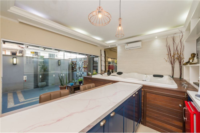 Casa com 3 Quartos à Venda, 348 m² em Centro - Balneário Camboriú