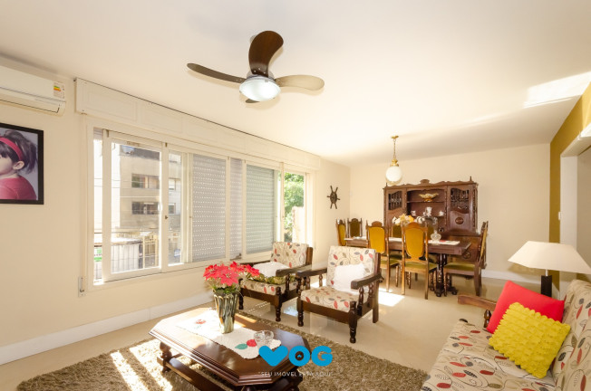 Imagem Casa com 3 Quartos à Venda, 230 m² em Petrópolis - Porto Alegre Imagem Casa com 3 Quartos à Venda, 230 m² em Petrópolis - Porto Alegre
