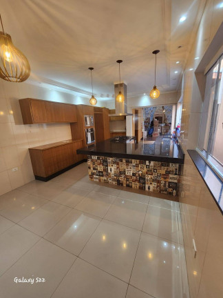 Imagem Casa com 3 Quartos à Venda, 140 m² em Residencial Estoril - Taubaté Imagem Casa com 3 Quartos à Venda, 140 m² em Residencial Estoril - Taubaté