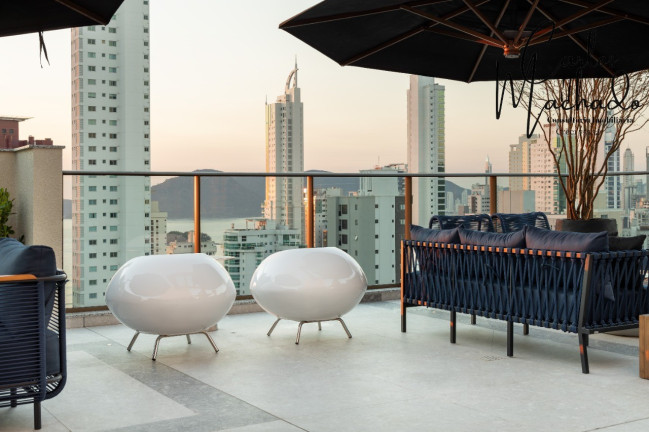 Imagem Imóvel com 4 Quartos à Venda, 138 m² em Centro - Balneário Camboriú Imagem Imóvel com 4 Quartos à Venda, 138 m² em Centro - Balneário Camboriú