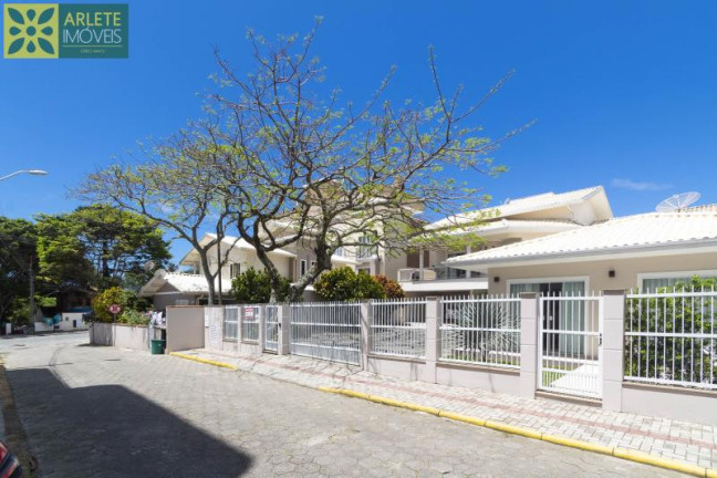Imagem Casa com 3 Quartos para Alugar ou Temporada, 100 m² em Centro - Bombinhas Imagem Casa com 3 Quartos para Alugar ou Temporada, 100 m² em Centro - Bombinhas