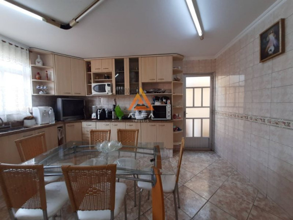 Imagem Casa com 4 Quartos à Venda, 200 m² Imagem Casa com 4 Quartos à Venda, 200 m²