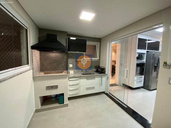 Apartamento com 3 Quartos à Venda, 158 m²