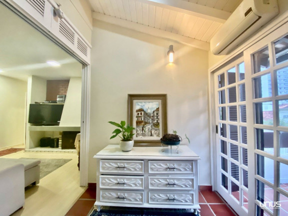 Imagem Casa com 3 Quartos à Venda, 220 m² em Estreito - Florianópolis