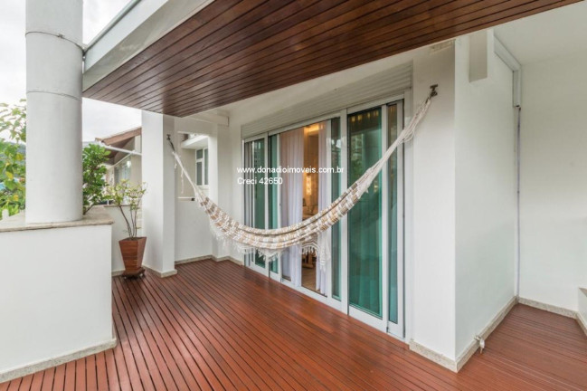 Imagem Casa com 4 Quartos à Venda, 540 m² em Córrego Grande - Florianópolis Imagem Casa com 4 Quartos à Venda, 540 m² em Córrego Grande - Florianópolis