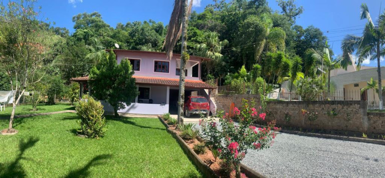 Casa com 3 Quartos à Venda, 200 m² em Aririu - Palhoça