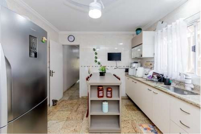 Imagem Casa com 6 Quartos à Venda, 226 m² em Vila Bertioga - São Paulo