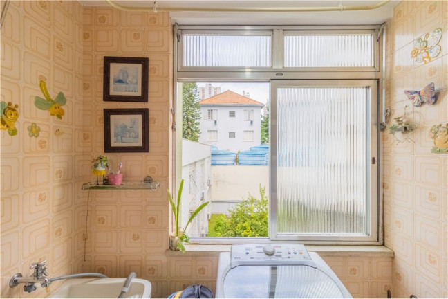 Imagem Imóvel com 1 Quarto à Venda, em Moinhos De Vento - Porto Alegre Imagem Imóvel com 1 Quarto à Venda, em Moinhos De Vento - Porto Alegre