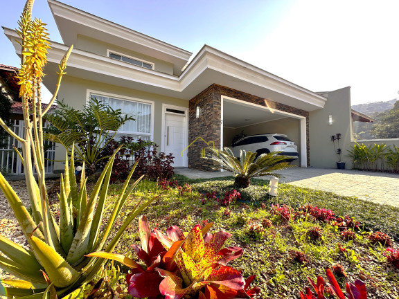 Casa com 4 Quartos à Venda, 284 m² em Iririú - Joinville