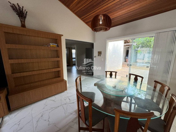 Imagem Casa com 4 Quartos à Venda, 196 m² em Barra Do Sai - Itapoá