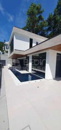 Imagem Casa com 4 Quartos à Venda, 432 m² em Barra - Balneário Camboriú Imagem Casa com 4 Quartos à Venda, 432 m² em Barra - Balneário Camboriú