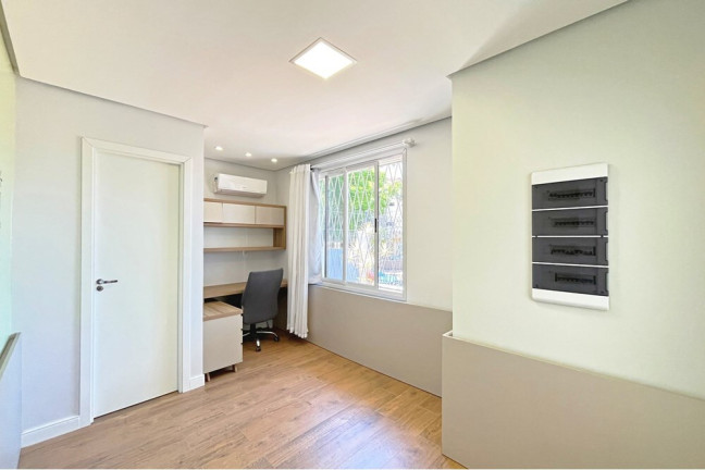 Imagem Casa com 4 Quartos à Venda, 207 m² em Teresópolis - Porto Alegre Imagem Casa com 4 Quartos à Venda, 207 m² em Teresópolis - Porto Alegre