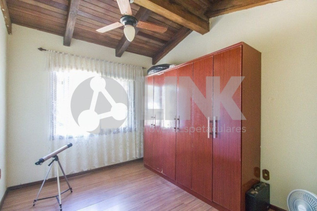 Imagem Casa com 3 Quartos à Venda, 218 m² em Ipanema - Porto Alegre
