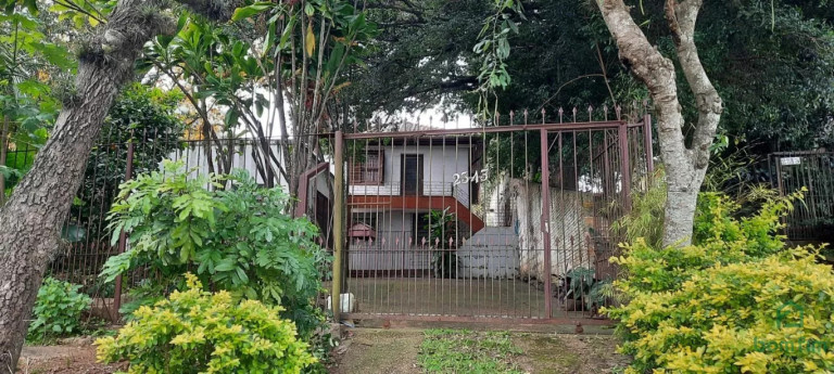 Imagem Casa com 3 Quartos à Venda, 300 m² em Vila Nova - Porto Alegre Imagem Casa com 3 Quartos à Venda, 300 m² em Vila Nova - Porto Alegre