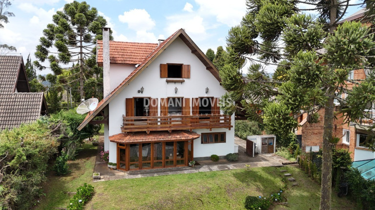 Casa com 4 Quartos à Venda, 248 m² em Região Do Alto Do Capivari - Campos Do Jordão