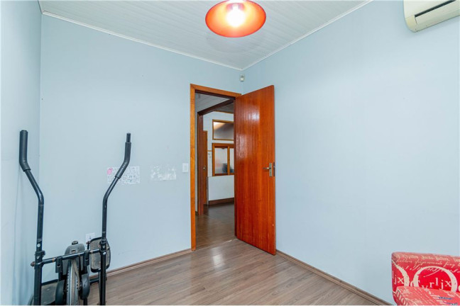Imagem Casa com 4 Quartos à Venda, em Sarandi - Porto Alegre Imagem Casa com 4 Quartos à Venda, em Sarandi - Porto Alegre