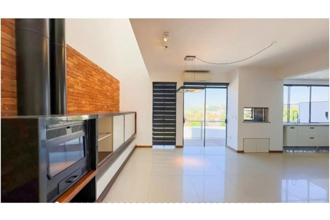 Imagem Casa com 2 Quartos à Venda, 318 m² em Medianeira - Porto Alegre Imagem Casa com 2 Quartos à Venda, 318 m² em Medianeira - Porto Alegre