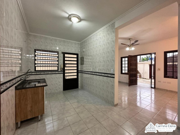 Imagem Sobrado com 4 Quartos para Alugar, 127 m² em Centro - Ubatuba