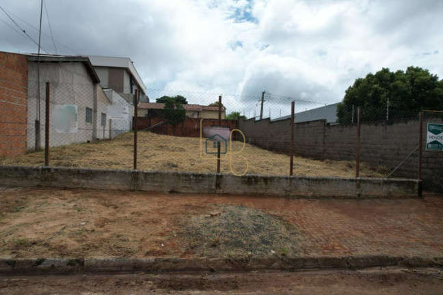 Terreno à Venda, 406 m² em Centro - Cambé