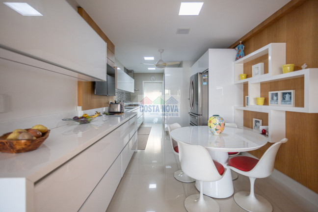 Imagem Apartamento com 3 Quartos à Venda, 244 m² Imagem Apartamento com 3 Quartos à Venda, 244 m²