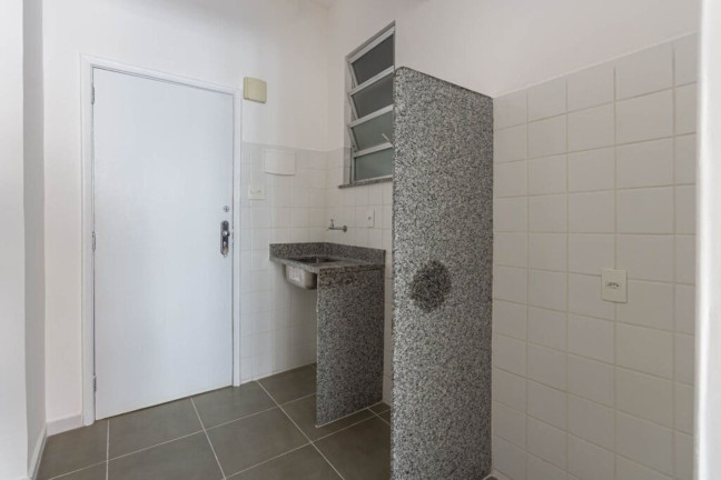 Imagem Imóvel com 1 Quarto à Venda, 30 m² em Copacabana - Rio De Janeiro Imagem Imóvel com 1 Quarto à Venda, 30 m² em Copacabana - Rio De Janeiro