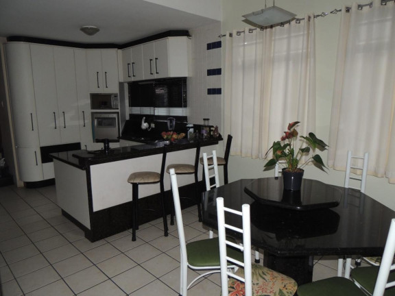 Imagem Casa com 3 Quartos à Venda, 310 m² em Costa E Silva - Joinville