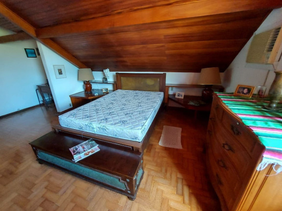 Imagem Casa com 4 Quartos à Venda, 255 m² em Três Córregos - Teresópolis