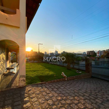 Imagem Casa com 4 Quartos à Venda, 242 m² em Vila Nova - Jaraguá Do Sul Imagem Casa com 4 Quartos à Venda, 242 m² em Vila Nova - Jaraguá Do Sul