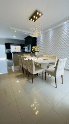 Imagem Casa com 3 Quartos à Venda, 220 m² Imagem Casa com 3 Quartos à Venda, 220 m²