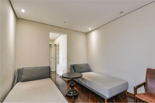 Imagem Imóvel com 4 Quartos à Venda, em Moema - São Paulo Imagem Imóvel com 4 Quartos à Venda, em Moema - São Paulo