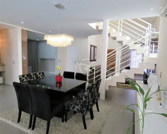 Imagem Casa com 3 Quartos à Venda, 300 m² em Anita Garibaldi - Joinville Imagem Casa com 3 Quartos à Venda, 300 m² em Anita Garibaldi - Joinville